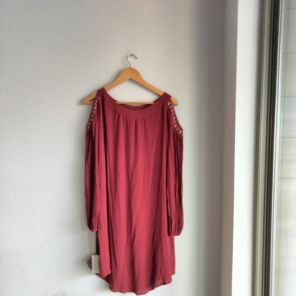 Knox Rose Cold Shoulder Above Knee Dress - Picture 3 of 7